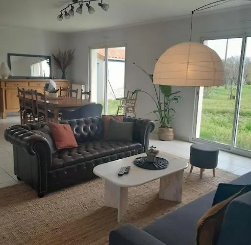 펜션 Maison Spacieuse Proche Nantes 7 Personnes 생트 루스 쉬르 루와르